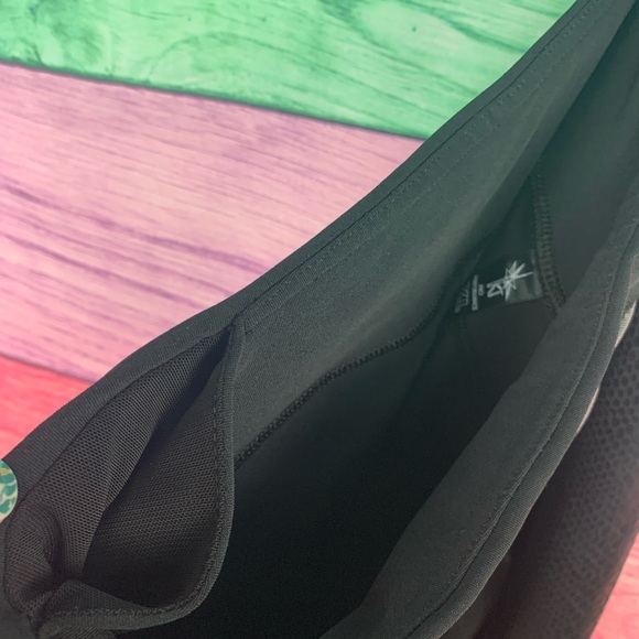 😍Ki PERFORMANCE black python & metallic snakeskin yoga spandex Capris😍 - Picture 10 of 14